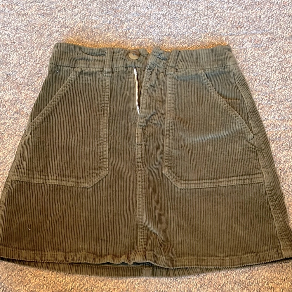 American Eagle Green Corduroy Skirt • size 0